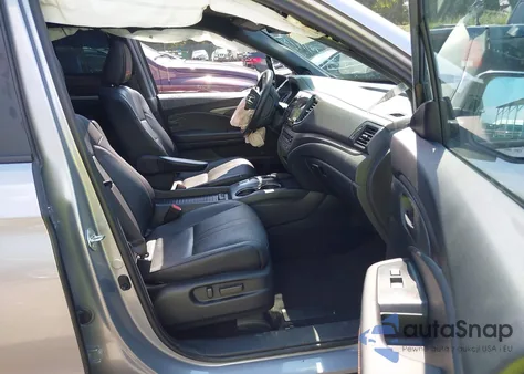 2022 Honda Passport Awd Trailsport z USA, uszkodzony, nr VIN 5FNYF8H64NB023704